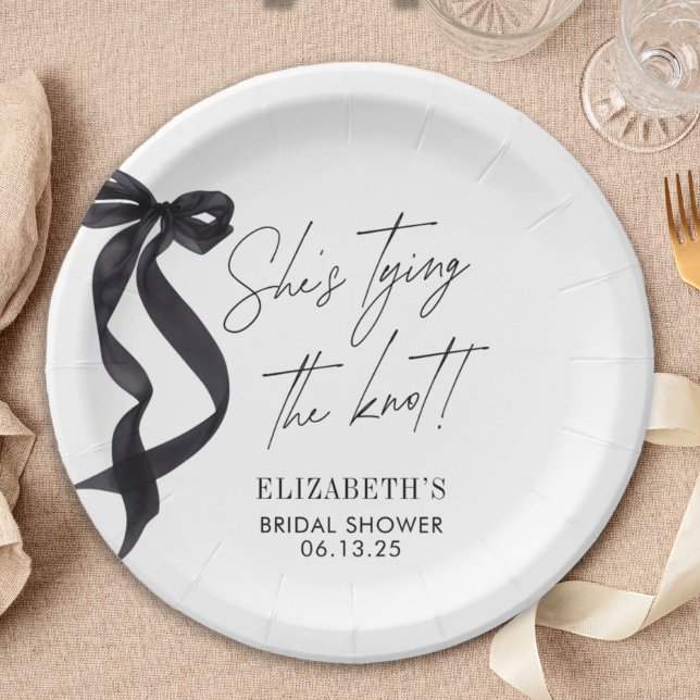 Plato De Papel Ella está atando el nudo Arco Despedida de soltera (Subido por el creador)