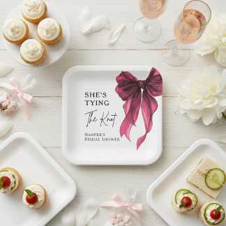 Plato De Papel Ella está Atando el Nudo Lazo Rojo Desfile de Rega