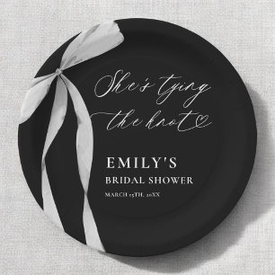 Plato De Papel Ella está atando la ducha nupcial