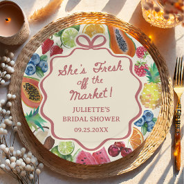 Plato De Papel Ella está recién salida de la tienda de frutas par