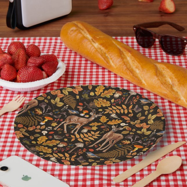 Plato De Papel En el bosque/ciervo otoñal sobre negro (Picnic)