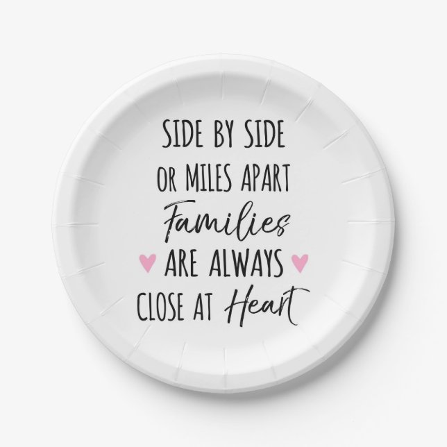 Plato De Papel En Side o Miles Apart Las familias están cerca del (Anverso)