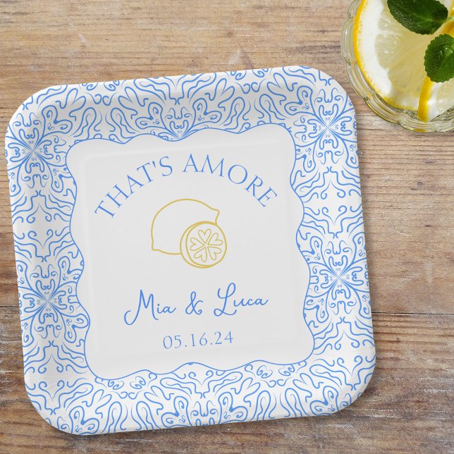 Plato De Papel Ese es un Boda mediterráneo más divertido con azul (Add a playful touch to your wedding with these personalized 'That's Amore' lemon paper plates.)
