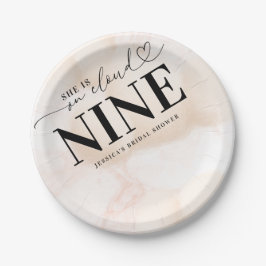 Plato De Papel Está en la ducha nubosa con guión de corazón