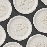 Plato De Papel Esta es la ducha de novias en invierno beige de te<br><div class="desc">'Esta es la temporada para celebrar es un plato de papel de ducha de novia de invierno de moda, con un encabezado que dice "Esta es la temporada para celebrar" en una elegante tipografía de escritura de color dorado sobre un fondo beige. Si necesitas una pieza que no esté en...</div>