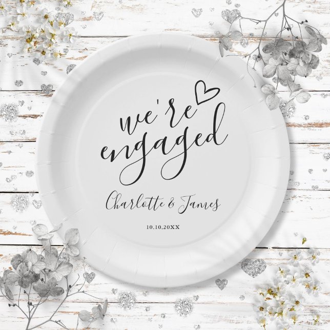 Plato De Papel Estamos comprometidos Fiesta de compromiso negro y (We're Engaged Engagement Party Black And White Paper Plates)