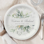 Plato De Papel Eucalyptus Elegante Boda Botánico<br><div class="desc">La exquisita artesanía se encuentra con la elegancia eterna. Estos platos bodas personalizados muestran un diseño acuático pintado a mano de la vegetación del eucalipto, añadiendo un toque de gracia de la naturaleza a su celebración. Personalizar con los nombres de la novia y el novio, junto con la fecha de...</div>