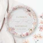 Plato De Papel Fairy 1ᵉʳ cumpleaños de los Chicas florales rosado<br><div class="desc">Complete su fiesta de cumpleaños con temática de hadas con nuestros encantadores platos de papel desechable "Fairy First". Diseñados para combinar a la perfección con nuestra invitación al primer cumpleaños de Fairy, estos platos cuentan con delicadas flores de acuarela, hadas caprichosas y setas encantadoras en suaves tonos pastel. La elegante...</div>