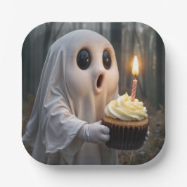 Plato De Papel Fantasma sostiene un pastel de cumpleaños