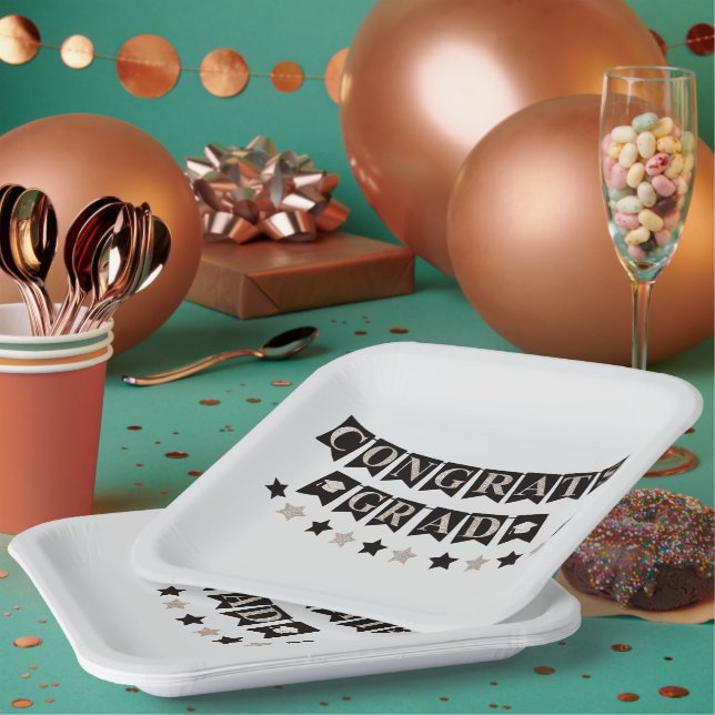 Plato De Papel Felicidades Graduado  (Multi)