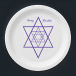 Plato De Papel Feliz Chanukah/Hanukkah en azul y blanco<br><div class="desc">Sirva los latkes en estos platos de papel de bonito Chanukah (o Hanukkah) y ahorre lavar los platos este año. Estos son parte de mi moderna y elegante tema de estrellas judías en expansión. ¡Feliz Chanukah!</div>