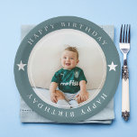 Plato De Papel Feliz cumpleaños con foto<br><div class="desc">Celebra tu día especial con estilo con nuestros personalizables platos de papel "Feliz cumpleaños con foto". Estos platos son perfectos para añadir un toque personal a tu fiesta de cumpleaños. Simplemente sube tu foto favorita y crearemos un diseño único e inolvidable sólo para ti. Estos platos, hechos con papel sólido...</div>