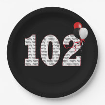 Feliz cumpleaños número 102 en la placa de papel n