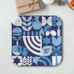 Plato De Papel Feliz Hanukkah Personalizado Menorah y Estrellas M<br><div class="desc">Vestir a su familia u oficina Hanukkah / Chanukah fiesta con placas de patrón geométrico modernas personalizadas Hanukkah / Chanukah. Menorah, Dreidel, Donuts, Stars & Olive oil... Símbolos judíos Hanukkah Espacio para agregar tu texto personalizado. Felices deseos de Hanukkah. Este moderno y lujoso aspecto es una excelente manera de desear...</div>