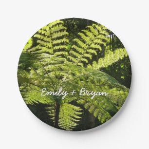Plato De Papel Fern arbolado en la selva tropical