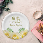 Plato De Papel Fiesta de cumpleaños 80 de la floral amarilla Rose<br><div class="desc">Floral rosa amarillo 80 Placas de papel de cumpleaños sorpresa. Platos florales de cumpleaños con hermosas rosas amarillas y hojas tropicales. Perfecto para una mujer que celebra su ochenta cumpleaños. Añade tu nombre y edad.</div>