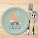 Plato De Papel Fiesta de cumpleaños de las chicas Roller Skin<br><div class="desc">Diversos platos de papel para fiestas de cumpleaños con patinaje sobre roller verde y sabio pastel con un ilustracion de inspiración retro de patines naranjas. Añada el nombre del chica de cumpleaños en tipografía azul verde azulado oscuro.</div>