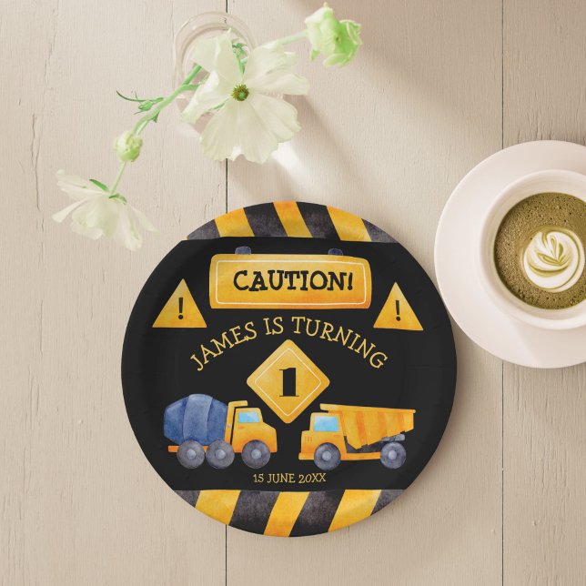 Plato De Papel Fiesta de cumpleaños de los niños de los camiones  (Construction trucks boys birthday party supplies personalized monogrammed printed paper plates)