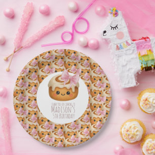 Plato De Papel Fiesta de Cumpleaños de Niña con Bollo de Canela A