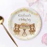 Plato De Papel Fiesta de cumpleaños de Teddy bears<br><div class="desc">Los osos de peluche tienen platos personalizados para la fiesta de cumpleaños. Dos peluches sentados en la mesa de picnic. Agradable para los niños pequeños,  fácil de hacer y con el tema de la fiesta de cumpleaños.</div>