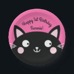 Plato De Papel Fiesta de cumpleaños del gato<br><div class="desc">El diseño de la fiesta de cumpleaños de un gato personalizado es genial para los niños que aman a los adorables gatos gatos gatitos. ¡Cualquier amante de los gatitos se reirá con regocijo ante este tonto gato personalizado que es genial para los fiestas de cumpleaños de bebé, niño y niños...</div>