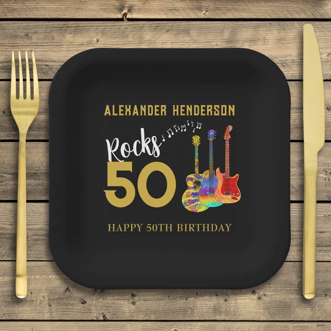 Plato De Papel Fiesta de cumpleaños número 50 del Rock and Roll (Rock and roll 50th birthday party paper plates personalized for him cool funky guitars gold & black)