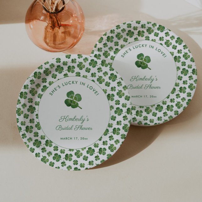 Plato De Papel Fiesta de Despedida de Soltera Día de San Patricio (Watercolor four leaf clover lucky in love St Patrick's day bridal shower party paper plates)