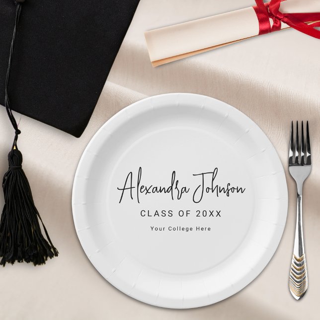Plato De Papel Fiesta de Graduación Simple con Letra Moderna (Modern trendy black script graduation party personalize paper plates College or high school graduate)