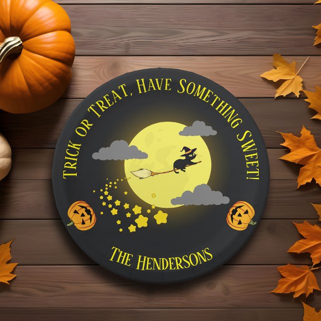 Plato De Papel Fiesta de Halloween, un gato negro de bruja modern (Subido por el creador)