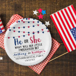 Plato De Papel Fiesta De Revelación De Género De 4 De Julio<br><div class="desc">Celebre con estilo con estos platos de papel fiesta que revelan su género. El diseño es fácil de personalizar con tu propia redacción y tu familia y amigos estarán encantados cuando vean estos fabulosos platos fiestas.</div>