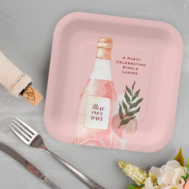 Plato De Papel Fiesta de San Valentín Rosé sobre Rosas Vino Rosad (Subido por el creador)