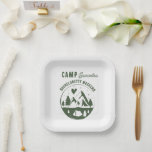 Plato De Papel Fiesta de Soltera en el Campamento Camping Bach Fi<br><div class="desc">Un diseño lindo dibujado a mano con ilustraciones de tema de camping de soltera. Este diseño de campamento bach fin de semana en verde y blanco es ideal para fines de semana de camping de soltera con glamping,  fiestas de chicas de camping en destinos de montaña,  bosque o lago.</div>