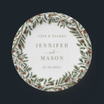 Plato De Papel Fir Pine Cones Wreath Christmas Winter Wedding<br><div class="desc">Mejore su boda de invierno con nuestros elegantes platos de papel,  con ramas rústicas de abetos acuarelas con conos de pino entrelazados en una elegante corona bohemia. Perfecto para añadir un toque de sofisticación a su celebración,  estos platos se mezclan perfectamente con su decoración botánica de bodas.</div>