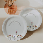 Plato De Papel Flor silvestre colorida y un cumpleaños maravillos<br><div class="desc">Estas flores silvestres de colores y maravillosos platos de papel de cumpleaños son perfectos para tu fiesta de verano boho, simple y caprichoso. Los florales de color rosa, amarillo, naranja y dorado, brillantes y encantados, le dan a este producto el aspecto de un minimalista y elegante jardín de primavera hippie...</div>