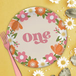 Plato De Papel Floral de retro suave uno | Primer cumpleaños del<br><div class="desc">Estos platos de papel súper bonitos para el primer cumpleaños presentan un marco floral dibujado a mano,  que incluye margaritas,  en naranjas,  rosas,  verdes de color oliva,  dorado mudo y blanco. La tipografía retro dice: "Uno" en rosa coincidente. *Ilustracion de Tracey Khalei / Orabella Prints.</div>