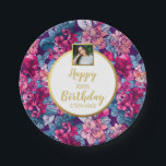 Plato De Papel Flores de bonito, cumpleaños feliz, foto Personali<br><div class="desc">Haz especial tu evento con estos artículos de papel superadorables que incluyen 4 líneas de texto personalizado y un juego de fotos contra un fondo floral de bonito.  Perfecto para un cumpleaños,  aniversario,  graduación,  fiesta de retiro,  ducha de novia o bebé o cualquier evento.</div>