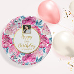 Plato De Papel Flores de bonito, cumpleaños feliz, foto Personali<br><div class="desc">Haz especial tu evento con estos artículos de papel superadorables que incluyen 4 líneas de texto personalizado y un juego de fotos contra un fondo floral de bonito. Perfecto para un cumpleaños,  aniversario,  graduación,  fiesta de retiro,  ducha de novia o bebé o cualquier evento.</div>