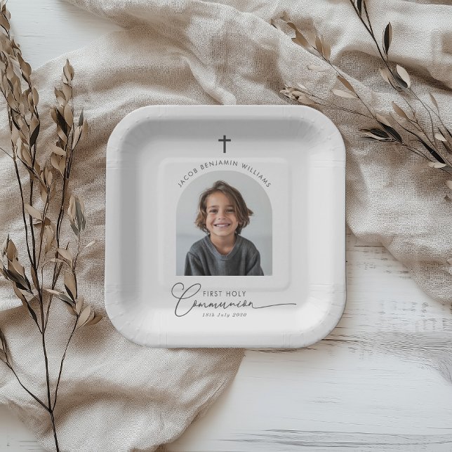 Plato De Papel Foto arqueada Primer niño de la comunión (Zazzle Arched Photo First Communion Boy Paper Plates)