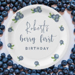 Plato De Papel Fresas de color azul fiesta de primer cumpleaños<br><div class="desc">¡fiesta de cumpleaños infantil! con ilustracion acuático de arándanos con hojas. El texto dice "berry primero".</div>