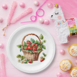 Plato De Papel Fresas frescas en una canasta de mimbre