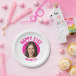 Plato De Papel Fun 21 PERSONALIZADO de cumpleaños foto<br><div class="desc">🥂 Crea una placa de papel divertida de cumpleaños 21 con tu texto y foto. Decoración de fotos de cumpleaños divertida en un diseño retro moderno. ¡El año es el personalizable para cualquier año de cumpleaños, ya sea tu fiesta de cumpleaños número 21, 30, 40, 50 o 60! Para obtener...</div>