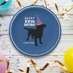 Plato De Papel Funny Black Lab Dog Personalizado Birthday<br><div class="desc">Las planchas de papel de cumpleaños perfectas para los amantes del perro - el diseño presenta una silueta de perro de labrador negro que recupera el perro usando un gorra de fiesta de cumpleaños. Añade tu propio texto - "¿Feliz cumpleaños?" y el nombre de la persona de cumpleaños. Un diseño...</div>