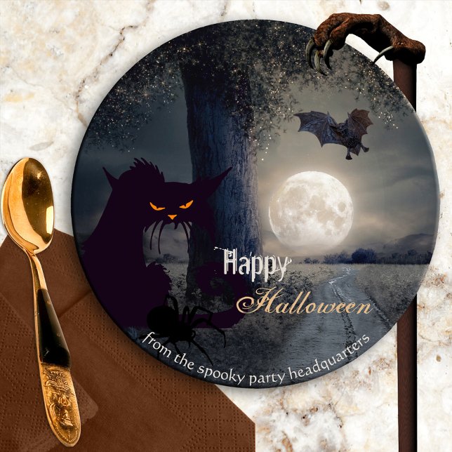 Plato De Papel Gato negro espeluznante encorvado de Halloween (Haunted Halloween paper plates showing a night scene with black cat, spider and bat at full moon)
