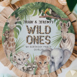Plato De Papel Gemelos azul salvaje una selva animales de primer<br><div class="desc">Celebra el espíritu salvaje y aventurero de tus mellizos con esta "Placas de papel de primer cumpleaños de animales salvajes de un Safari", diseñada para agregar un brote de alegría y color a su primera fiesta de cumpleaños. Cada plato está adornado artísticamente con bonitos animales de safari acuarelas como una...</div>