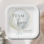 Plato De Papel Género de globo rosa y azul revelan a Team Boy<br><div class="desc">Descubre la sorpresa: Eleva tu género y muestra la ducha de bebé con las invitaciones de globo rosa y azul y la colección de decoración. Adornadas con tipografías de guiones extravagantes y delicados flecos de oro, las encantadoras invitaciones, carteles y decoración prepararon el escenario para una celebración mágica. Dejen que...</div>