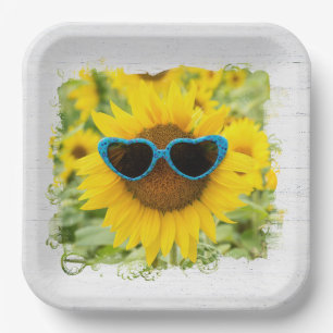 Plato De Papel Girasol con gafas de sol en madera