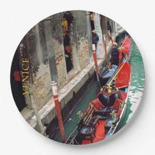 Plato De Papel Góndolas en un canal veneciano
