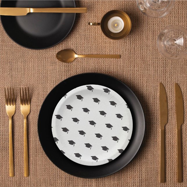 Plato De Papel Gorra De Graduación Negra En Fiesta De Grado Blanc (Black Graduation Hat/Cap On White (color is customizable) Modern Grad Party Paper Plates @ fatfatin)