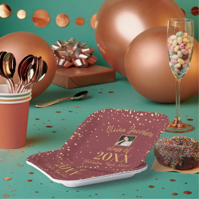Plato De Papel Grad Photo Gold Confetti Burgundy Graduation Party (Multi)