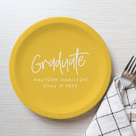 Plato De Papel Graduación Amarilla de guión Preppy<br><div class="desc">Añade un toque especial a tu fiesta de graduación con platos de papel de graduación personalizados. Las placas de papel muestran "Graduado" en un guión escrito a mano en blanco con un fondo amarillo o color de su elección. Personalice las matrículas agregando el nombre del graduado y el año de...</div>